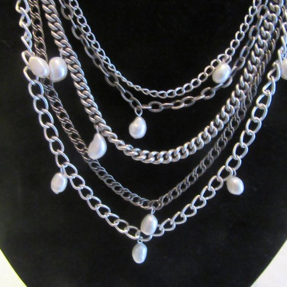 Layered Sliver Tone Chain/Peral Necklace - Picture 3 of 3